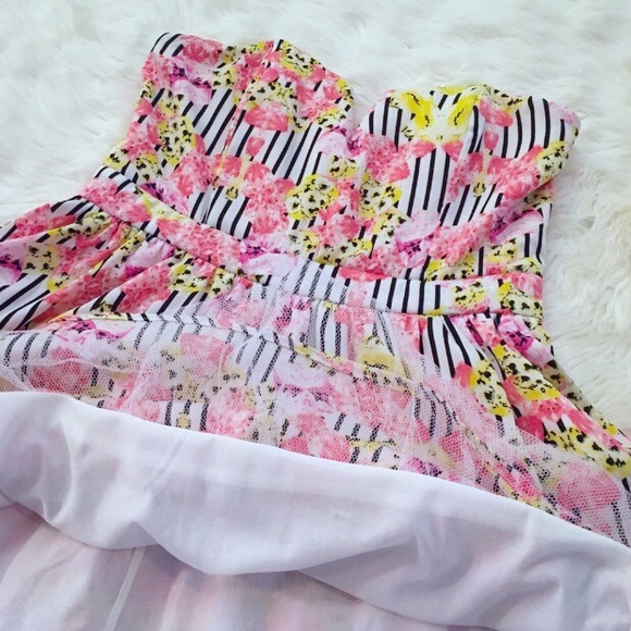 AKIRA Strapless Sweetheart Neckline Mini Dress - Picture 4 of 7